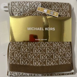 MICHAEL KORS 2 PIECE Reversible Signature Logo Tan & White HAT & SCARF SET NWT